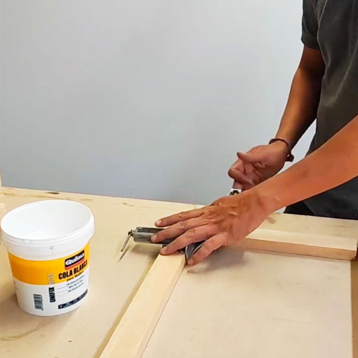 Cola blanca para madera UNIFIX M54